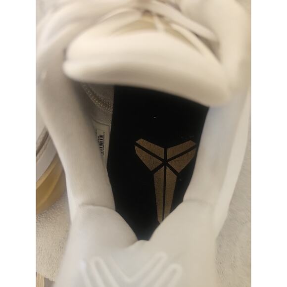 52425-107 Nike Kobe A.D. White/Metallic Gold Big Stage Size 9 - Picture 11 of 16
